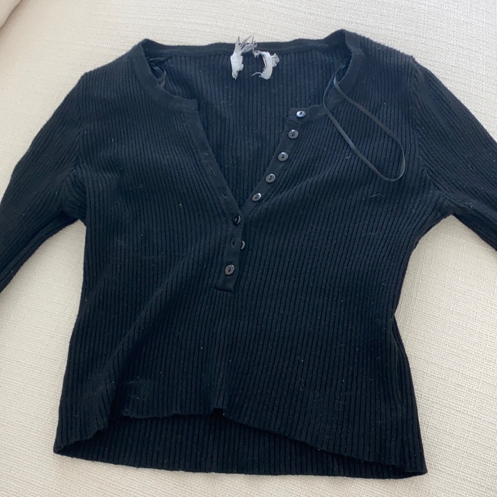 Long sleeve crop top.